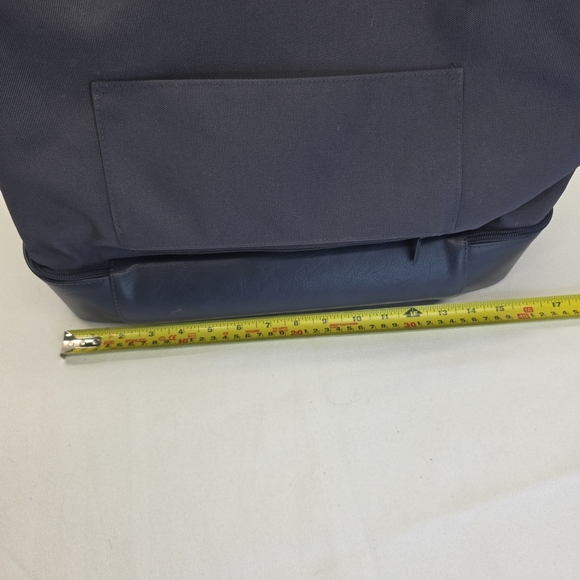 Beis "The Convertible Weekender" in Grey, Travel / Carry On Luggage Pre-owned - Picture 15 of 16